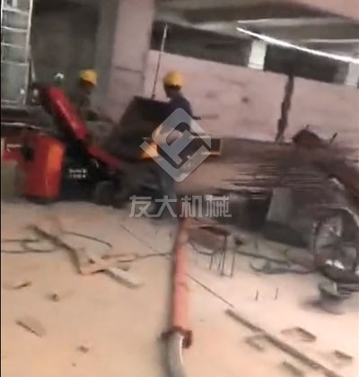 室內用二次構造柱專用泵施工現場